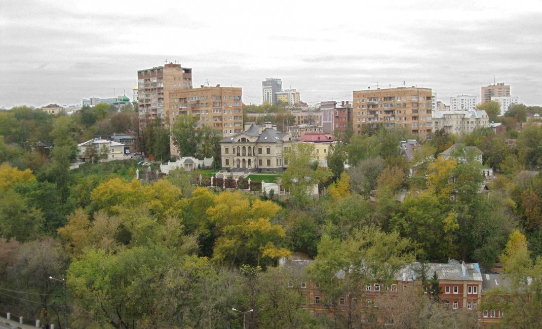 Дом в панораме города. Фото  2010 г.
