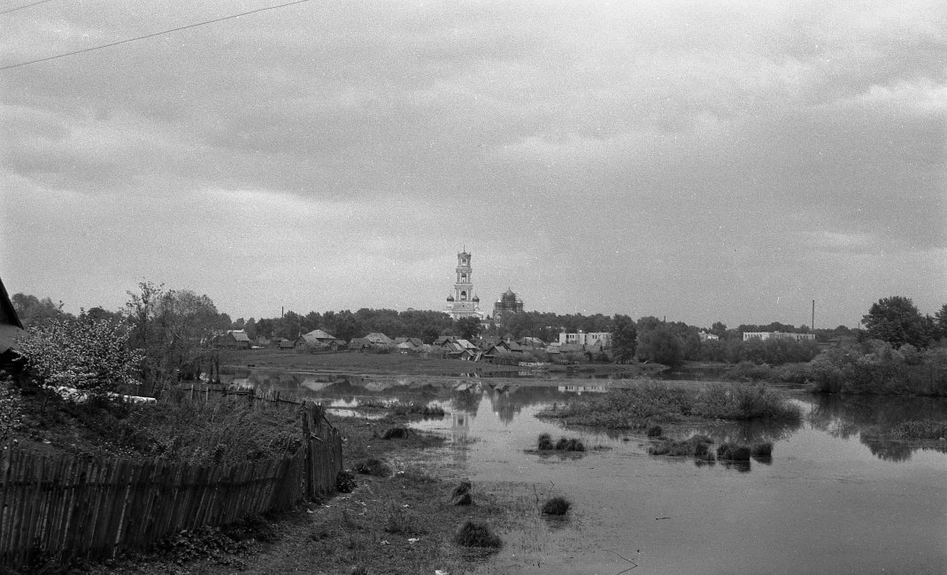 Вид с запада, из д. Вертьяново. Фото Б.Г. Жижилкина 1992 г.