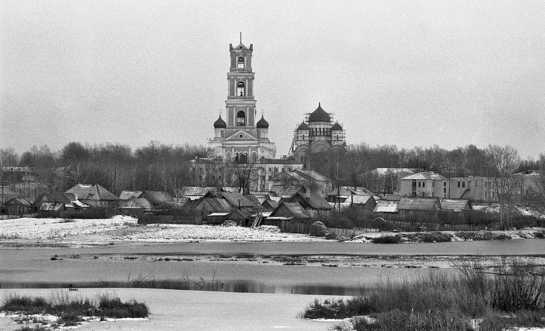 Вид с запада. Фото Б.Г. Жижилкина 1992 г.