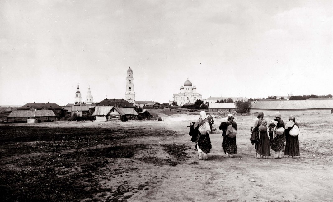 Панорама Серафимо_Дивеевского монастыря. Фото М.П. Дмитриева 1904 г.